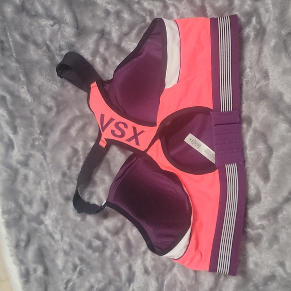 Victoria's Secret Knockout maximum support sports bra - Picture 2 of 3